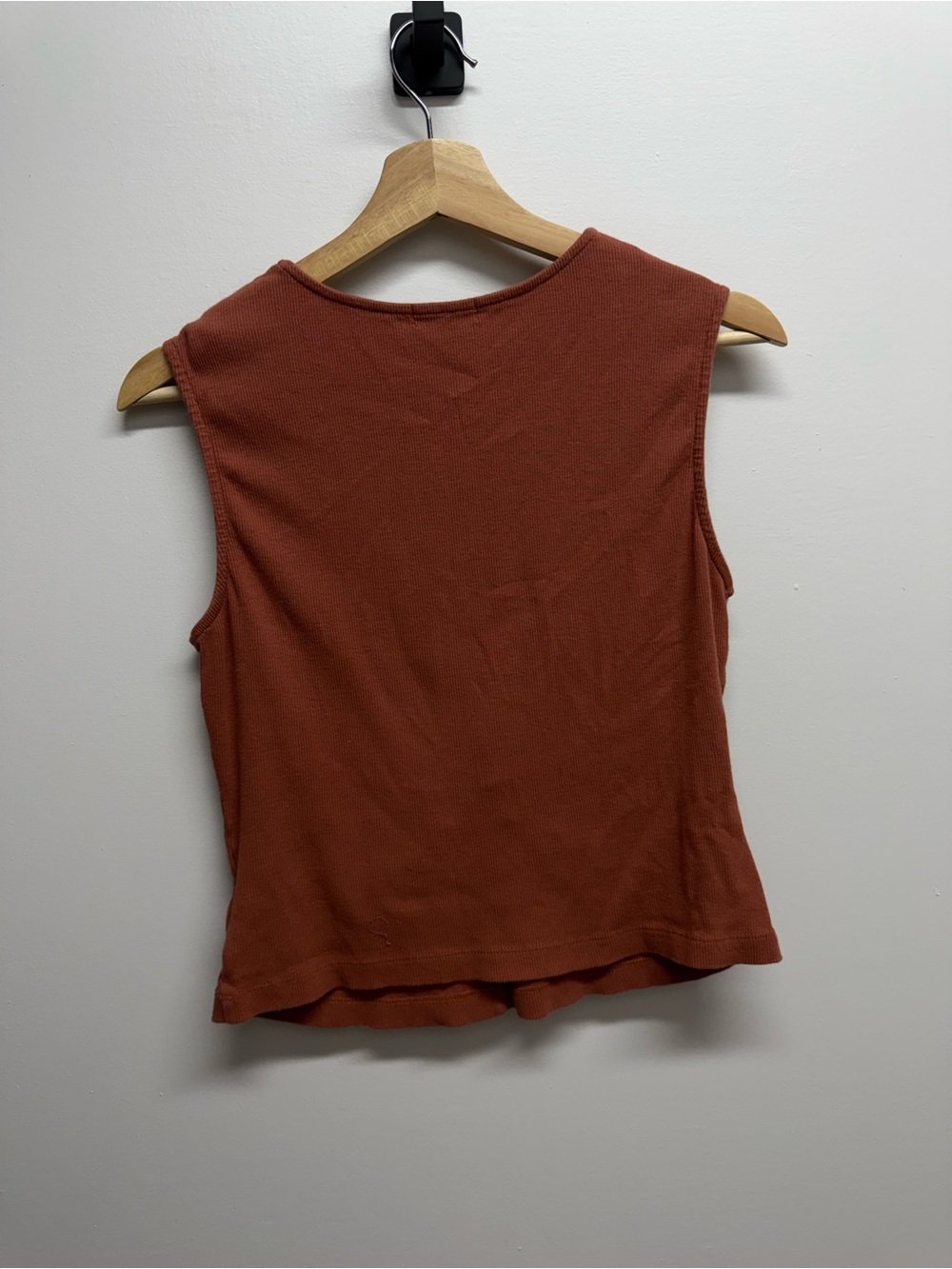Rust Knot-Front Tank - Picture 5 of 7